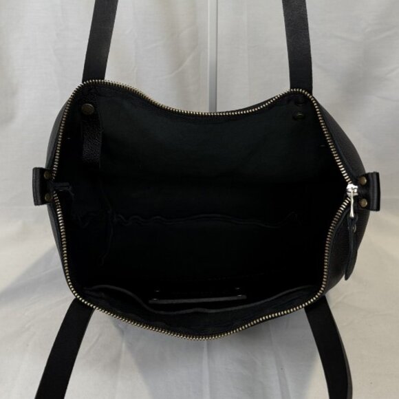 Portland Leather, Medium Zipper Tote Bag, Black Pebbled Leather, BNNU - Picture 5 of 14
